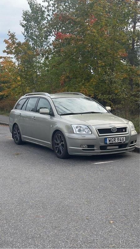 Grön Begagnad 2004 Toyota Avensis Kombi | 25 000 kr (Bra pris) - Bild 1/4