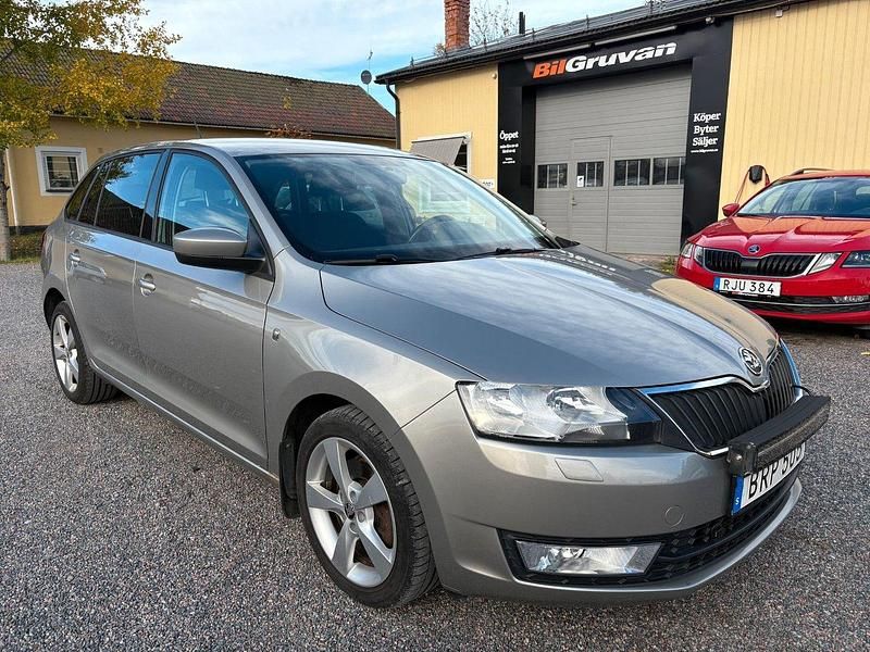 Ljusbrun Begagnad 2014 Skoda Rapid Halvkombi | 89 900 kr (Marknadspris) - Bild 1/4