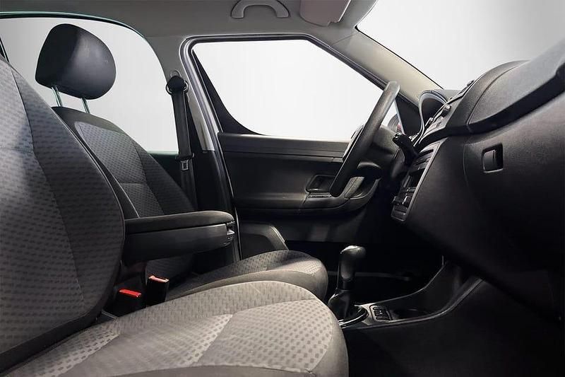 Begagnad Skoda Roomster 87 HK (63 kW) 2012 Vit Minibuss