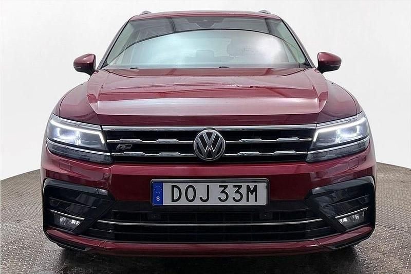Begagnad VW Tiguan Allspace R-line 190 HK (139 kW) 2020 Mörkröd SUV