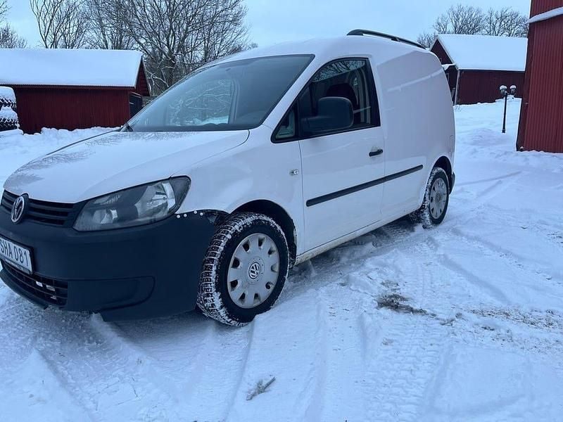 Vit Begagnad 2015 VW Caddy Minibuss | 39 900 kr (Bra pris) - Bild 1/4