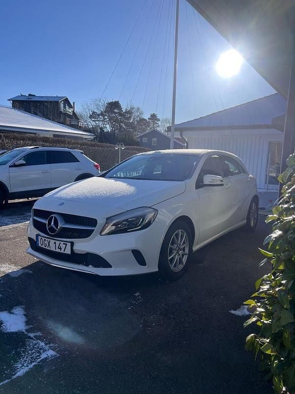 Begagnad Mercedes A180 Urban 122 HK (89 kW) 2017
