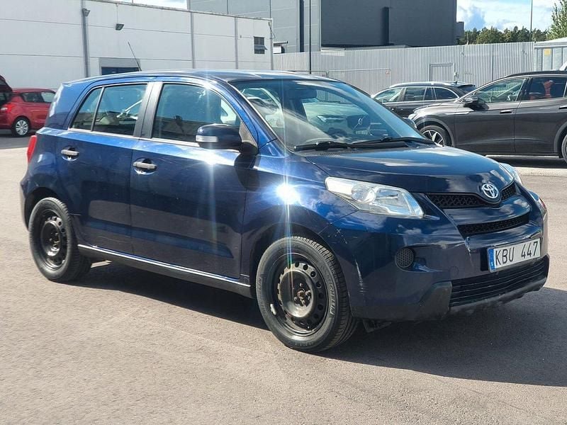 Mörkblå Begagnad 2009 Toyota Urban Cruiser SUV | 37 000 kr (Bra pris) - Bild 1/4