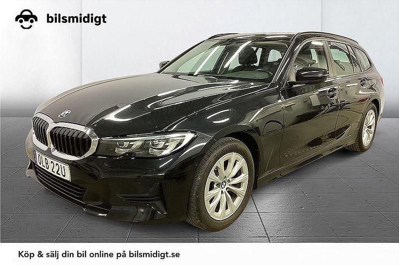 Svart Begagnad 2020 BMW 320 Sport Line Kombi | 278 900 kr (Marknadspris) - Bild 1/3