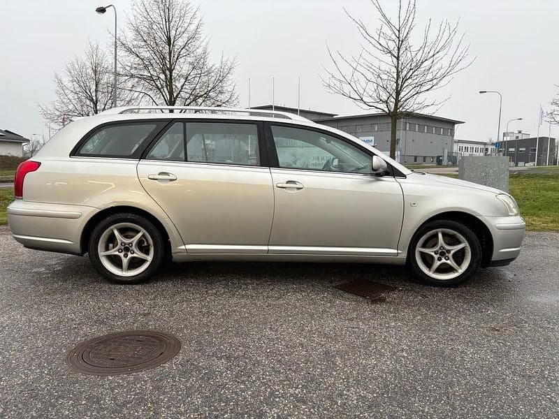 Begagnad 2005 Toyota Avensis Kombi | 19 000 kr (Marknadspris) - Bild 1/4