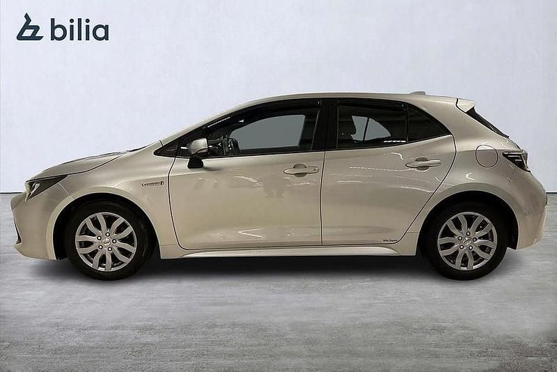 Begagnad Toyota Corolla Hybrid Active 124 HK (91 kW) 2019 Silver Halvkombi