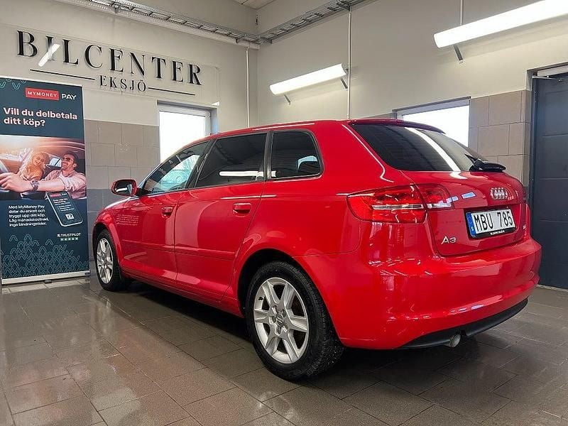 Begagnad Audi A3 Sportback Attraction 105 HK (77 kW) 2011 Röd Halvkombi