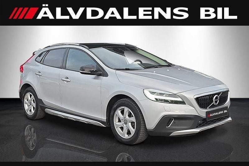 Silver metallic Begagnad 2019 Volvo V40 CC Pro Kombi | 219 500 kr (Marknadspris) - Bild 1/4