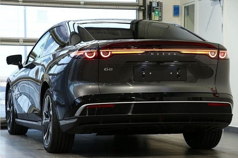 Ny Mazda 6e Takumi-Line 189 kW (258 HK) 2025 Grå Halvkombi
