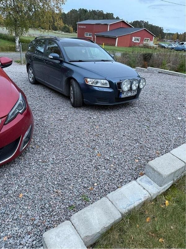 Blå Begagnad 2008 Volvo V50 Kinetic Kombi | 30 000 kr (Bra pris) - Bild 1/4