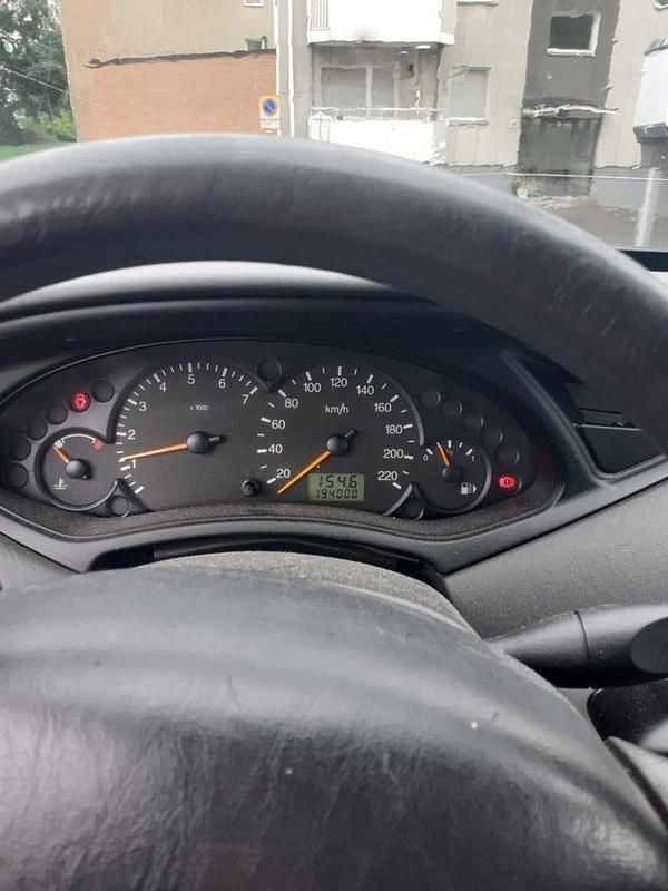 Röd Begagnad 2003 Ford Focus Kombi | 25 000 kr (Marknadspris) - Bild 1/4