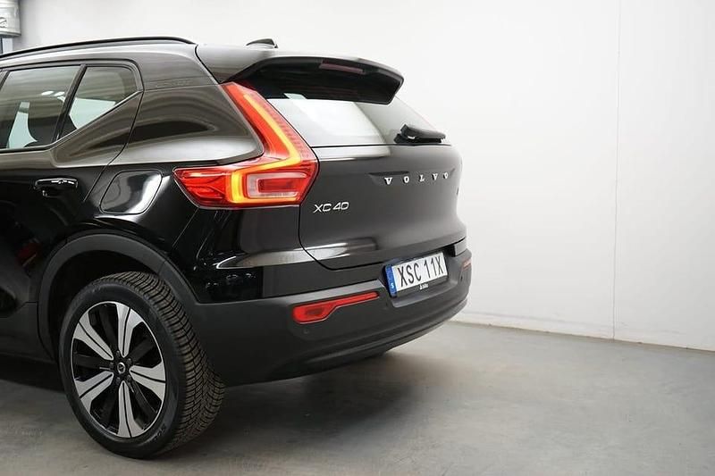 Begagnad Volvo XC40 Core 175 kW (238 HK) 2022 Svart SUV