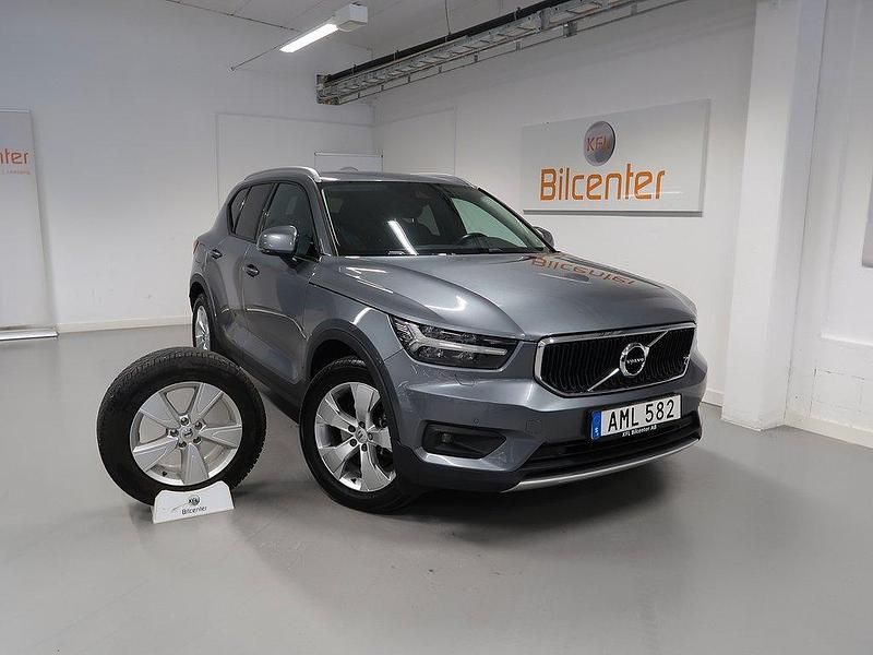 Grå Begagnad 2018 Volvo XC40 SUV | 269 900 kr (Marknadspris) - Bild 1/3