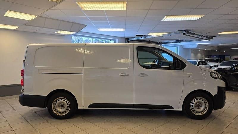 Begagnad Citroën e-Jumpy 100 kW (136 HK) 2022 Vit Minibuss