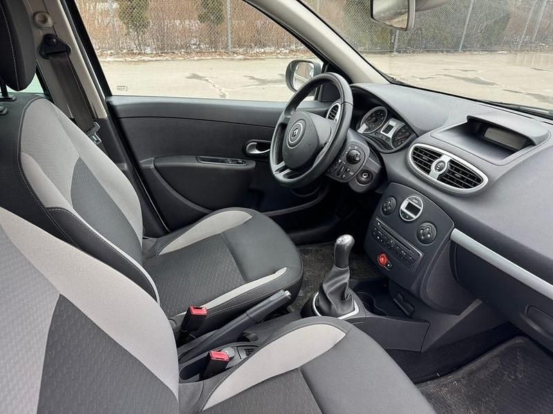 Begagnad Renault Clio R.S. 75 HK (55 kW) 2011 Halvkombi