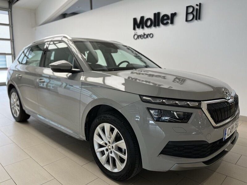 Grå (steel grey) Begagnad 2020 Skoda Kamiq Style SUV | 209 000 kr (Marknadspris) - Bild 1/4
