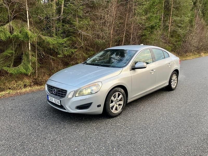 Begagnad 2011 Volvo S60 Sedan | 69 000 kr (Bra pris) - Bild 1/4