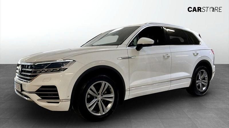 Vit (white) Begagnad 2019 VW Touareg Executive SUV | 389 900 kr (Superpris) - Bild 1/2