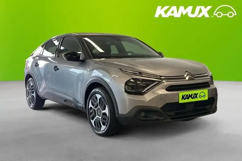 Silver/grå Begagnad 2021 Citroën C4 PureTech Halvkombi | 159 700 kr (Marknadspris) - Bild 1/4