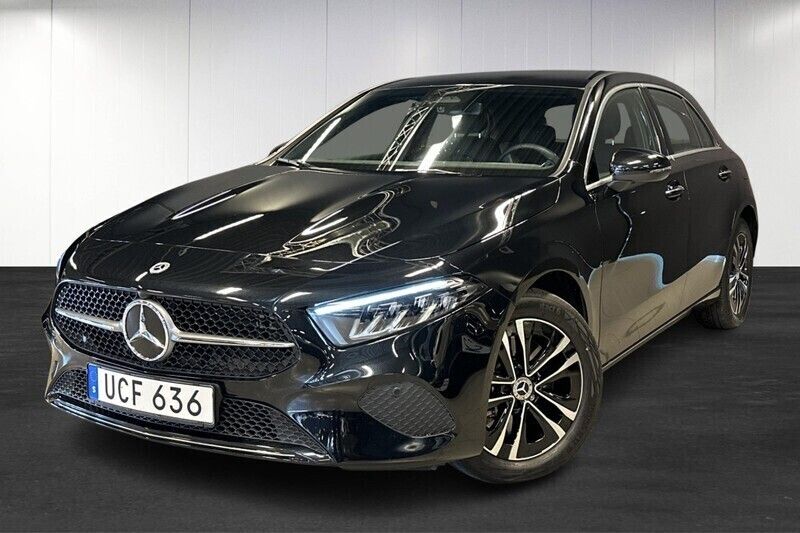 Svart (black) Begagnad 2023 Mercedes A250 Halvkombi | 374 900 kr (Dyr) - Bild 1/4