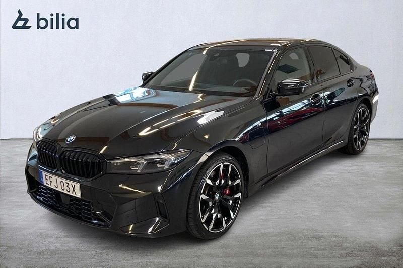 Svart Begagnad 2024 BMW 330e M Sport Sedan | 559 900 kr (Lite dyr) - Bild 1/4