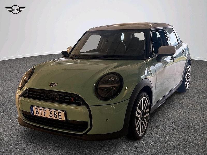Grön Ny 2024 Mini Cooper S Classic Halvkombi | 384 900 kr - Bild 1/4