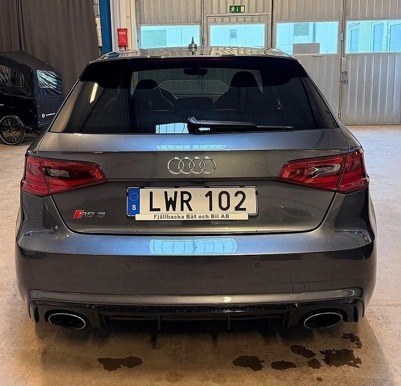 Begagnad Audi RS3 Sportback 367 HK (269 kW) 2015 Grå Halvkombi