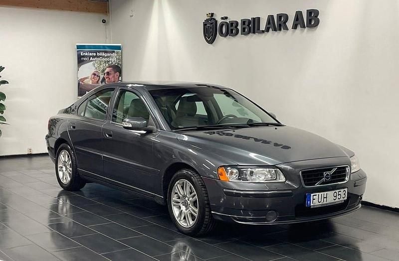 Begagnad Volvo S60 Momentum 209 HK (153 kW) 2008 Grå Sedan
