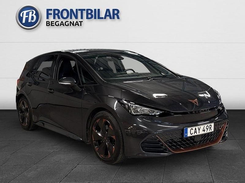 Mörkgrå (grå) Begagnad 2023 Cupra Born Halvkombi | 259 900 kr (Marknadspris) - Bild 1/3