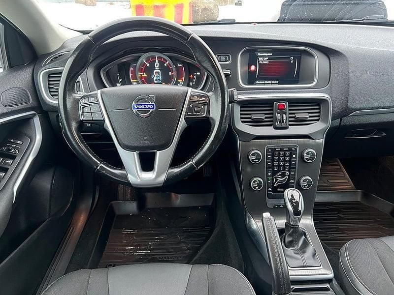 Begagnad Volvo V40 116 HK (85 kW) 2015 Grå Halvkombi