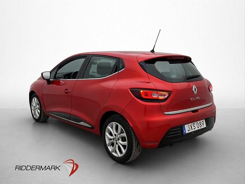 Begagnad Renault Clio IV 90 HK (66 kW) 2018 Röd Halvkombi