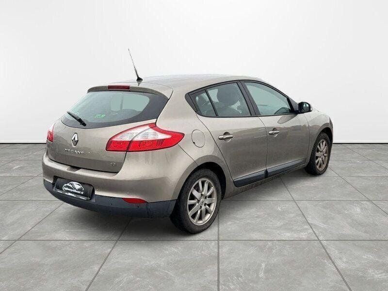 Brun Begagnad 2011 Renault Mégane III Halvkombi | 89 500 kr (Lite dyr) - Bild 1/1