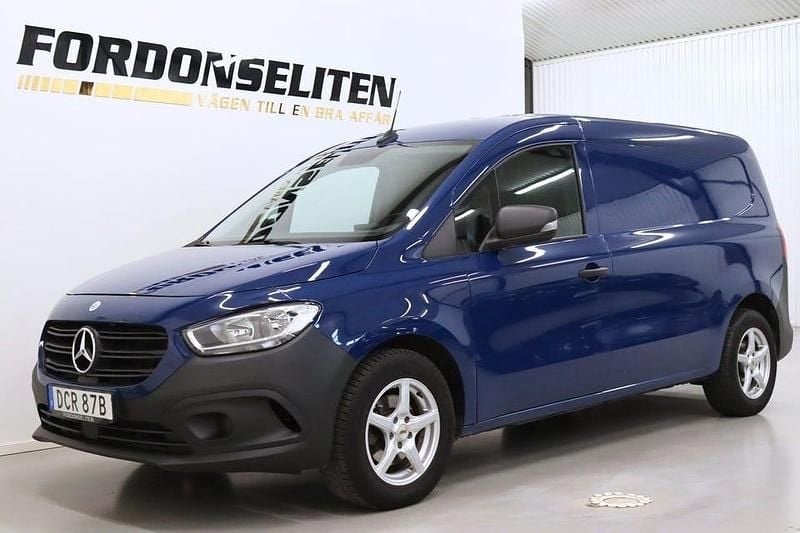 Blå Begagnad 2023 Mercedes Citan 112 Van | 239 900 kr (Superpris) - Bild 1/4