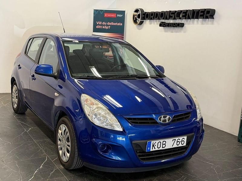 Blå Begagnad 2009 Hyundai i20 Select Halvkombi | 59 900 kr (Marknadspris) - Bild 1/4