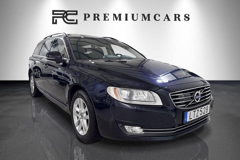 Mörkblå (blå) Begagnad 2016 Volvo V70 Momentum Kombi | 139 900 kr (Marknadspris) - Bild 1/4