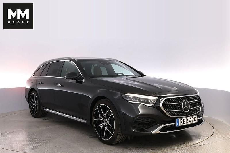 Grå Begagnad 2024 Mercedes E220 Avantgarde Kombi | 729 000 kr - Bild 1/4