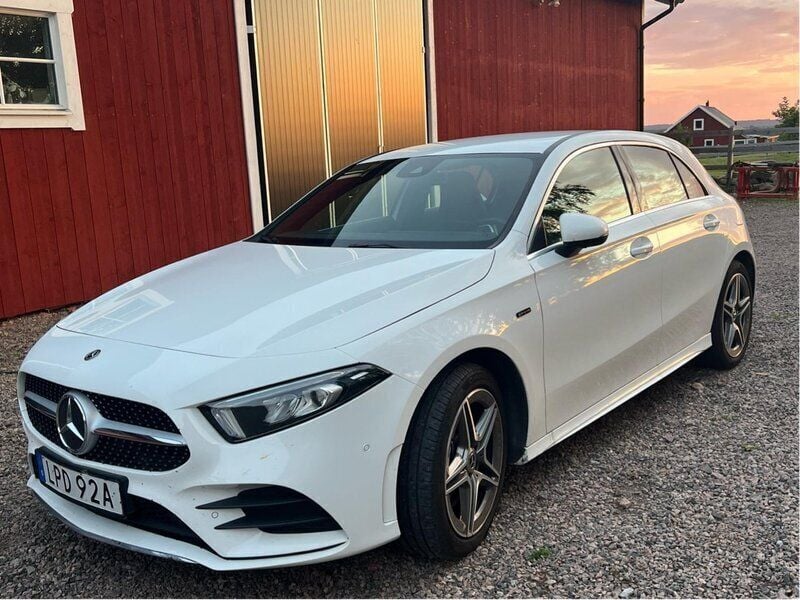 Vit Begagnad 2020 Mercedes A250 AMG Halvkombi | 285 000 kr (Dyr) - Bild 1/2