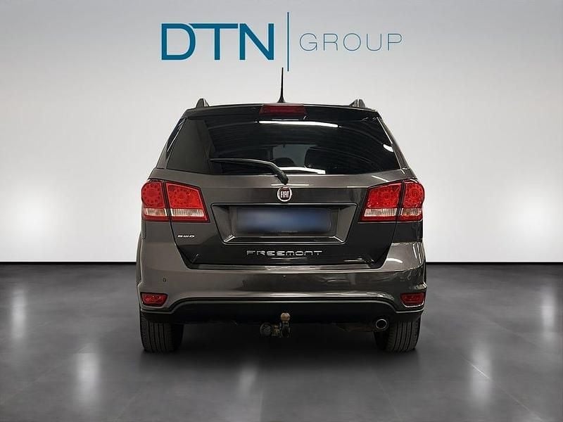 Begagnad Fiat Freemont Sport 170 HK (125 kW) 2015 Grå SUV