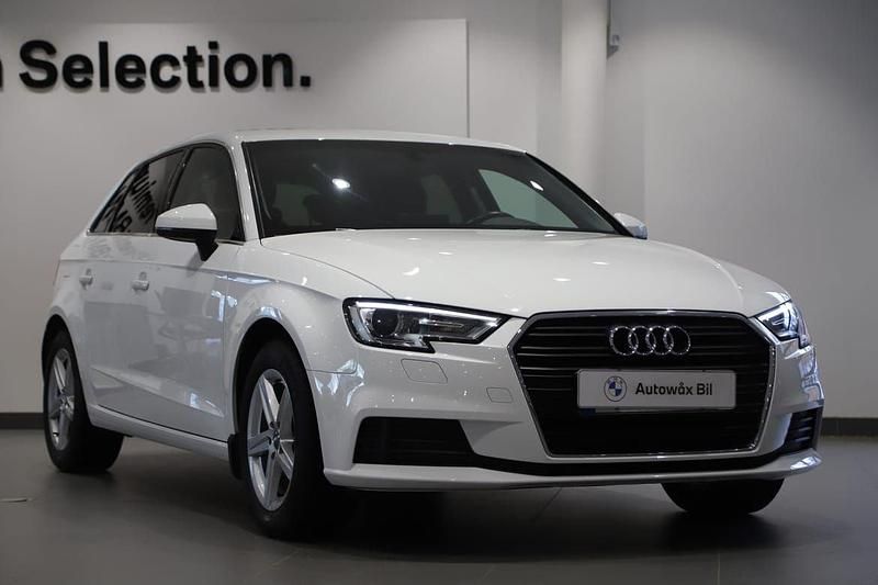 Vit Begagnad 2019 Audi A3 Sportback Proline Halvkombi | 199 000 kr (Bra pris) - Bild 1/3