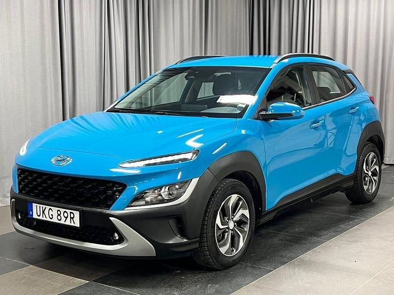Blå Begagnad 2022 Hyundai Kona Essential SUV | 209 900 kr (Marknadspris) - Bild 1/4