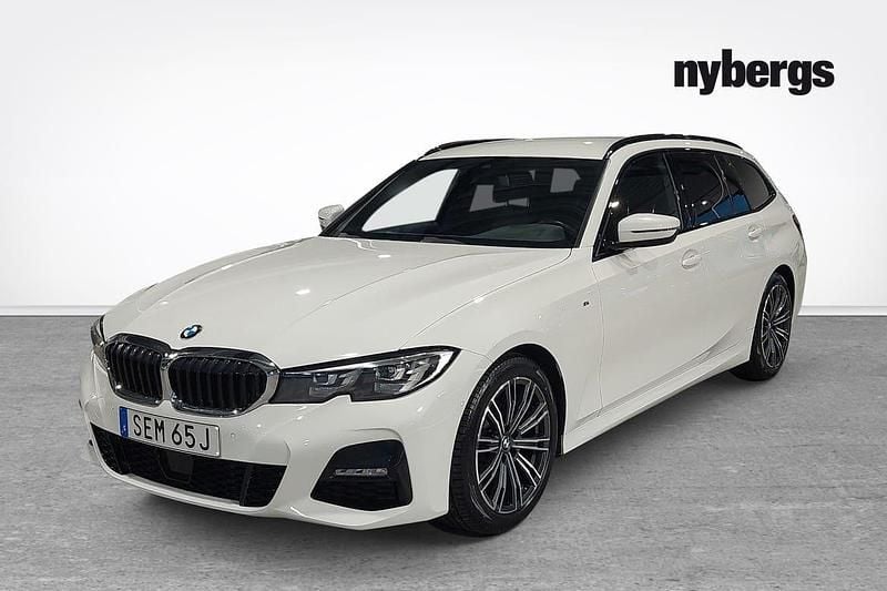Vit Begagnad 2022 BMW 320 M Sport Kombi | 329 900 kr (Marknadspris) - Bild 1/4