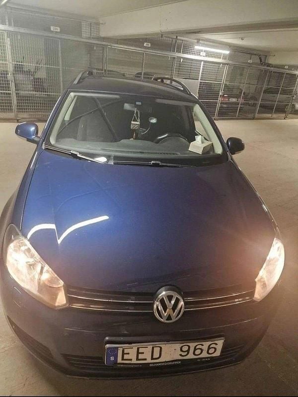 Blå Begagnad 2011 VW Golf VI Kombi | 55 000 kr (Bra pris) - Bild 1/4