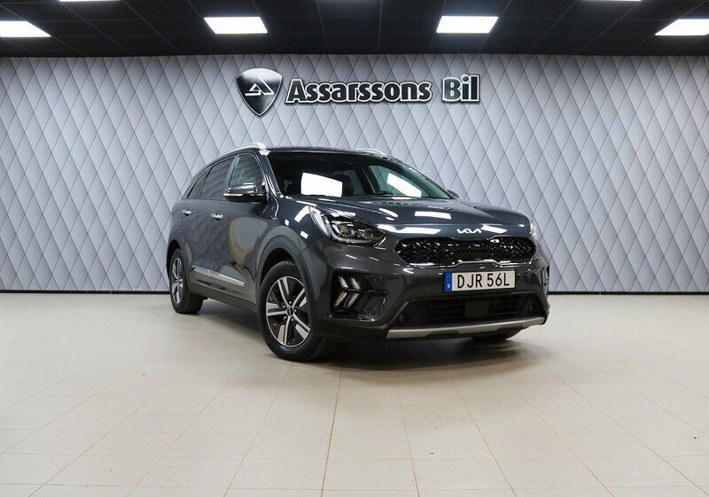 Grå Begagnad 2021 Kia Niro 2 SUV | 249 900 kr (Marknadspris) - Bild 1/4