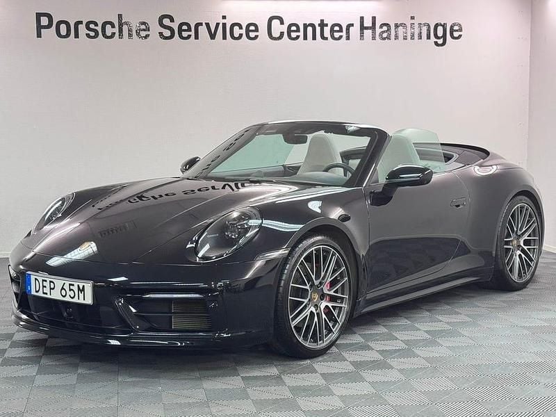 Begagnad Porsche 911 Carrera 4S 450 HK (330 kW) 2022 Jet black metallic