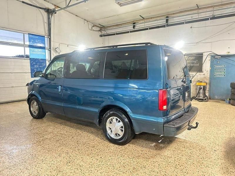 Begagnad Chevrolet Astro 193 HK (141 kW) 2001 Mörkgrön Minibuss