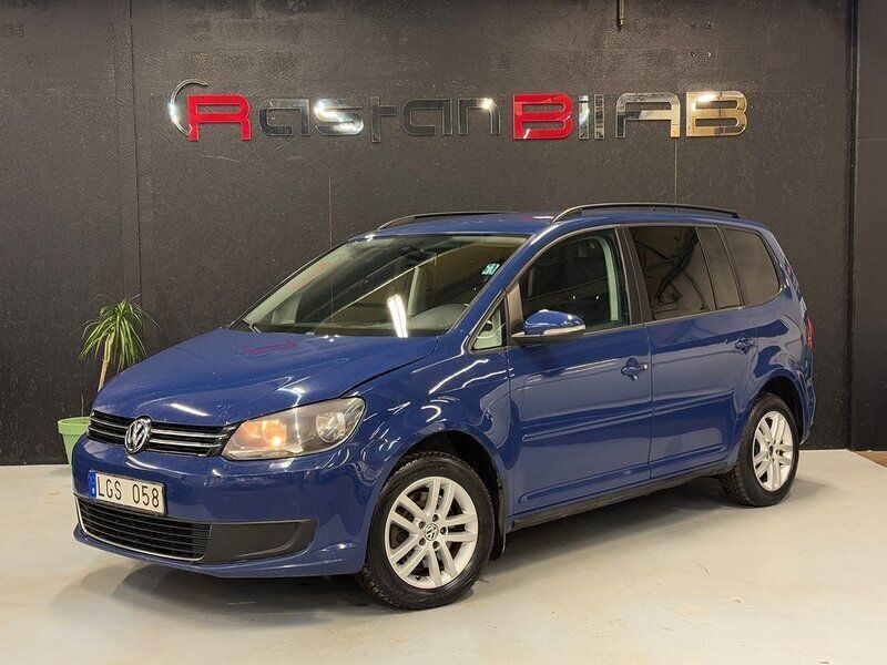 Mörkblå Begagnad 2011 VW Touran Minibuss | 65 000 kr (Lite dyr) - Bild 1/4