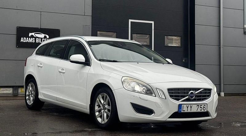Begagnad Volvo V60 Summum 116 HK (85 kW) 2012 Vit Kombi