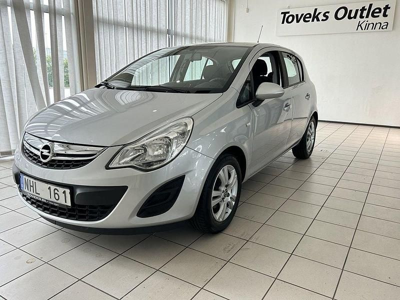 Grå Begagnad 2013 Opel Corsa Enjoy Halvkombi | 49 900 kr (Marknadspris) - Bild 1/4