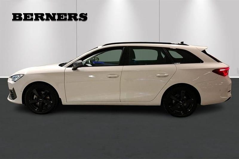 Begagnad Cupra Leon 151 HK (111 kW) 2023 Vit