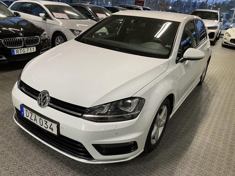 Vit Begagnad 2014 VW Golf VII R-line Halvkombi | 129 900 kr (Lite dyr) - Bild 1/4